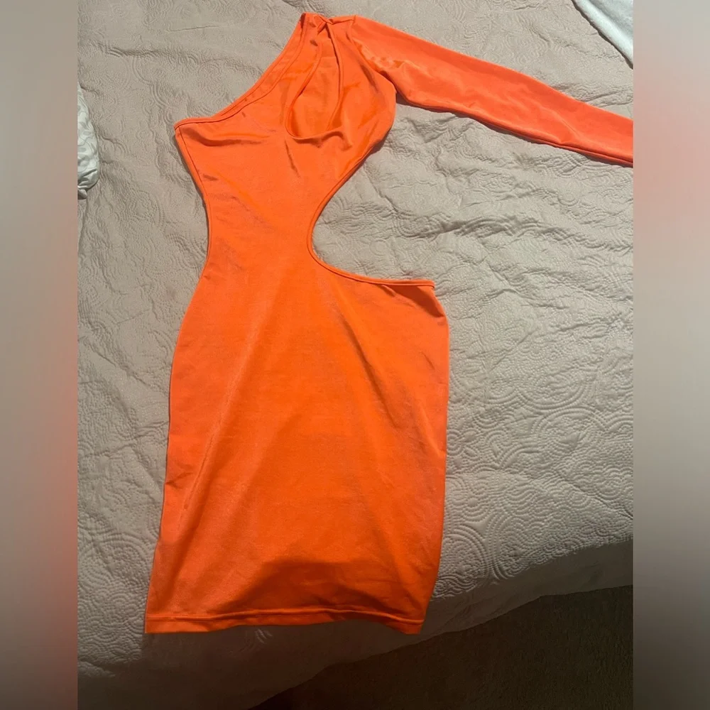 NWOT Bodycon, one sleeve dress - Picture 2 of 5